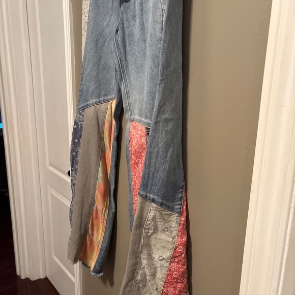 Very cool flare jeans size M with fabric bottom light weight - Picture 9 of 9